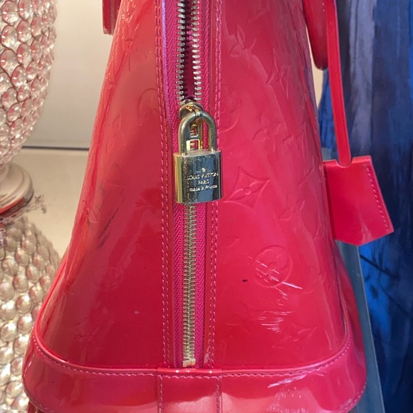 Louis Vuitton Vintage Pink Vernis Alma Handbag - Picture 4 of 8